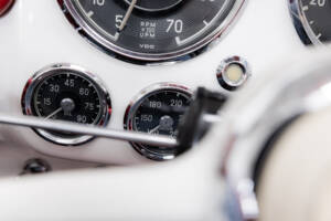 Afbeelding 13/31 van Mercedes-Benz 190 SL (1961)