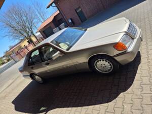 Bild 3/12 von Mercedes-Benz 300 SE (1991)