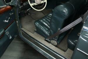 Bild 16/49 von Mercedes-Benz 220 SE (1960)