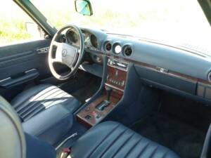 Mercedes-Benz 560 SL Roadster (R 107) diamantblau metallic 1989