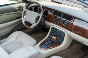 Image 47/91 de Jaguar XK8 4.0 (2000)