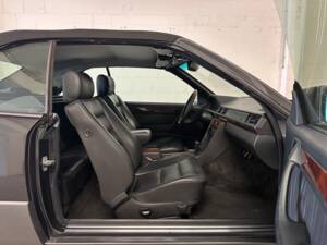 Imagen 7/14 de Mercedes-Benz E 220 (1993)