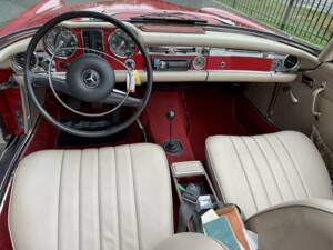 Image 18/36 de Mercedes-Benz 280 SL (1968)