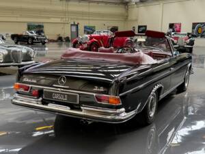Bild 12/22 von Mercedes-Benz 280 SE 3,5 (1970)