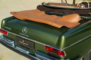 Image 29/50 of Mercedes-Benz 220 SE b (1964)