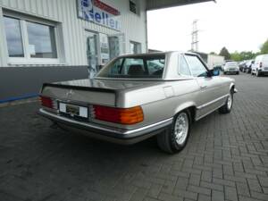 Afbeelding 4/23 van Mercedes-Benz 500 SL (1985)
