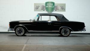 Bild 19/34 von Mercedes-Benz 220 SE b (1963)