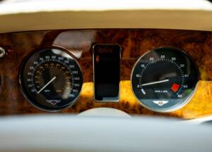 Image 21/46 of Bentley Azure (1997)