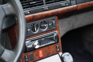Image 49/95 of Mercedes-Benz 300 SL (1993)