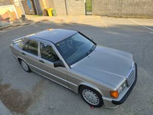 Image 3/8 of Mercedes-Benz 190 E (1989)