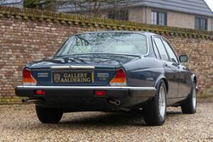 Image 19/50 of Jaguar XJ 12 (1987)
