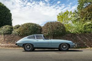 Image 8/50 de Jaguar E-Type (1968)