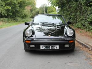 Image 2/18 de Porsche 911 Turbo 3.3 Flatnose (1988)