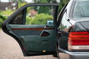 Image 52/54 of Mercedes-Benz 500 SEL (1992)