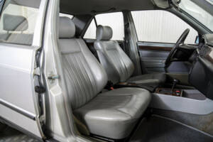 Image 34/50 of Mercedes-Benz 190 D (1984)