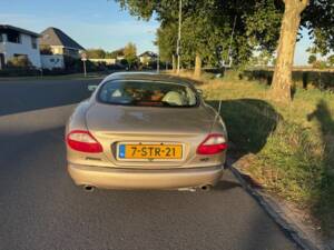 Imagen 5/8 de Jaguar XK8 4.0 (1998)