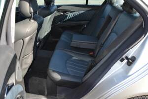 Imagen 25/100 de Mercedes-Benz E 55 AMG (2003)