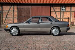 Immagine 10/73 di Mercedes-Benz 190 D 2.5 (1990)