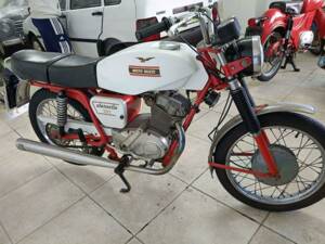 Image 2/29 de Moto Guzzi Stornello 160 (1972)