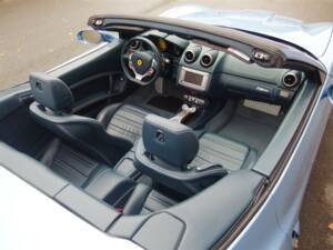 Image 16/49 of Ferrari California (2010)
