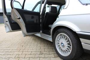 Image 14/32 de BMW 325ix (1990)