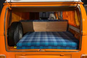 Image 40/59 of Volkswagen T2b Westfalia (1973)