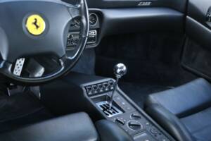 Bild 25/50 von Ferrari F 355 Berlinetta (1996)