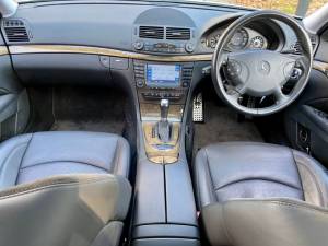 Image 3/47 of Mercedes-Benz E 63 AMG (2006)
