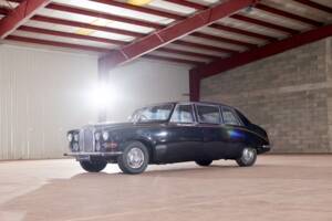 Image 3/70 of Daimler DS 420 (1976)