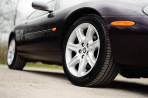 Image 40/42 of Jaguar XK8 4.0 (1999)