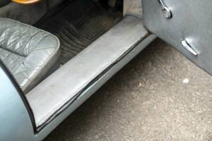 Image 21/50 de Jaguar E-Type (1968)