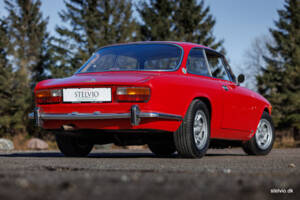 Image 13/43 of Alfa Romeo 2000 GT Veloce (1972)