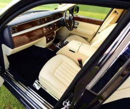 Image 44/50 of Rolls-Royce Phantom VII (2010)