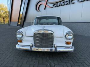 Bild 2/50 von Mercedes-Benz 230 (1968)
