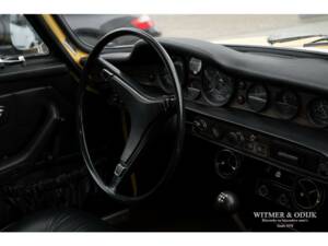 Image 38/50 of Volvo 1800 ES (1972)