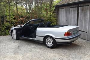 Image 17/46 of BMW 320i (1995)