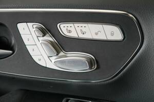 Image 8/35 of Mercedes-Benz V 300 d 4MATIC (2025)