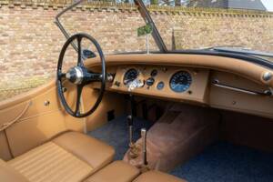 Image 27/50 of Jaguar XK 120 OTS (1952)