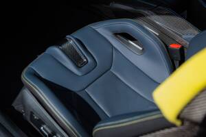Image 24/47 of BMW M4 CS (2025)