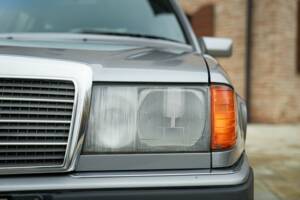 Imagen 31/50 de Mercedes-Benz 200 TE (1992)