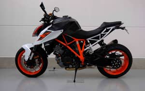 Image 44/83 of KTM 1290 Super Duke R (2018)