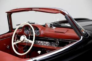 Image 18/29 of Mercedes-Benz 300 SL Roadster (1959)
