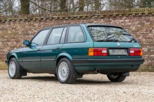 Image 2/50 of BMW 316i Touring (1993)