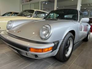 Image 16/22 of Porsche 911 Carrera 3.2 (1987)