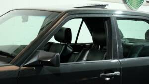 Bild 26/40 von Mercedes-Benz E 500 (1993)