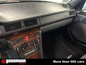 Afbeelding 12/15 van Mercedes-Benz E 280 Unikat (1994)