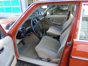 Immagine 41/60 di Mercedes-Benz 250 (1978)