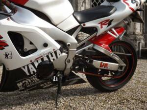 Image 11/50 of Yamaha YZF 1000 R1 (1998)