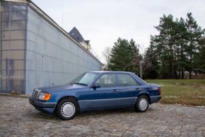 Bild 9/25 von Mercedes-Benz 300 E-24 (1991)