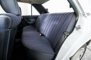 Image 16/50 de Mercedes-Benz 190 D (1986)